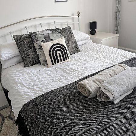 Twenty Four Appartement Hythe  Buitenkant foto